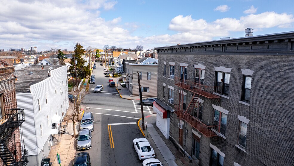 More Photos Of 390 Fairview Ave, Fairview Apartments For Sale