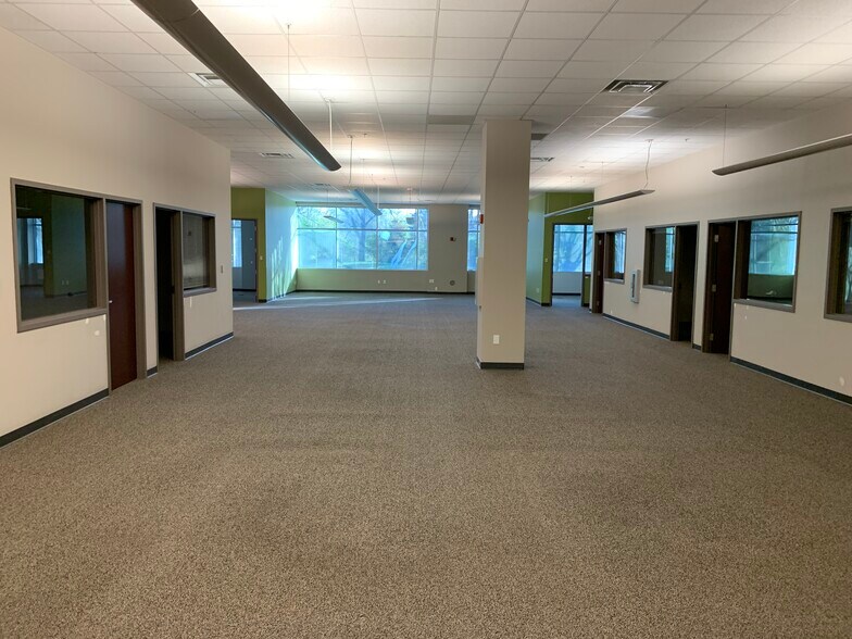 More Photos Of 1431 Centerpoint Blvd, Knoxville Office For Lease