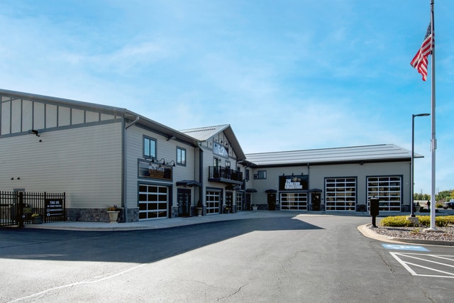 More Photos Of 2220 Ferry Rd, Naperville Showroom For Sale