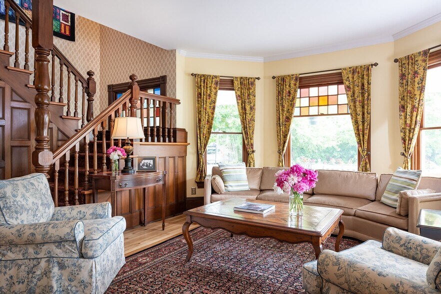 More Photos Of 389 Vt Route 15, Jericho Hospitality For Sale
