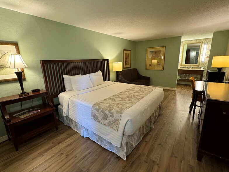 More Photos Of 2601 N Walnut St, Bloomington Hospitality For Sale