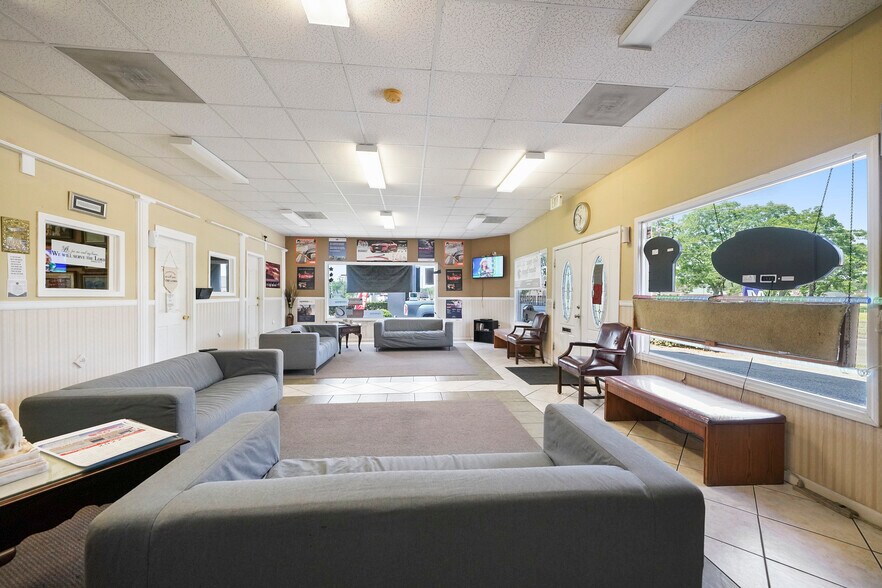 More Photos Of 2555 Allen Genoa Rd, Pasadena Freestanding For Sale