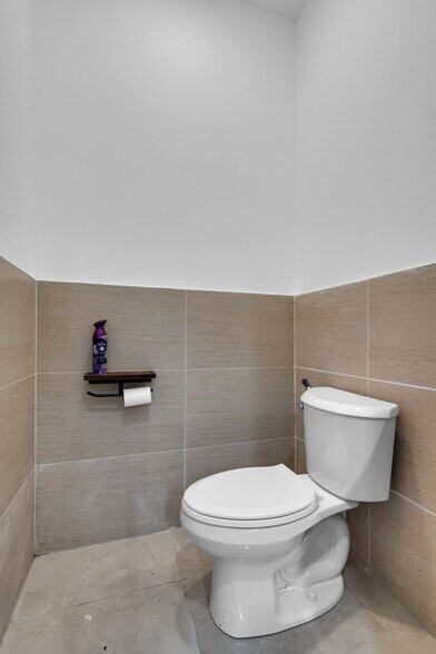 More Photos Of 921 N 21st Ave, Hollywood Service For Lease