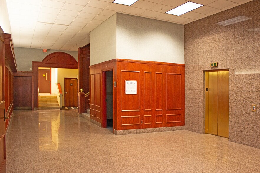 More Photos Of 330 S Washington Sq, Lansing Office For Sale