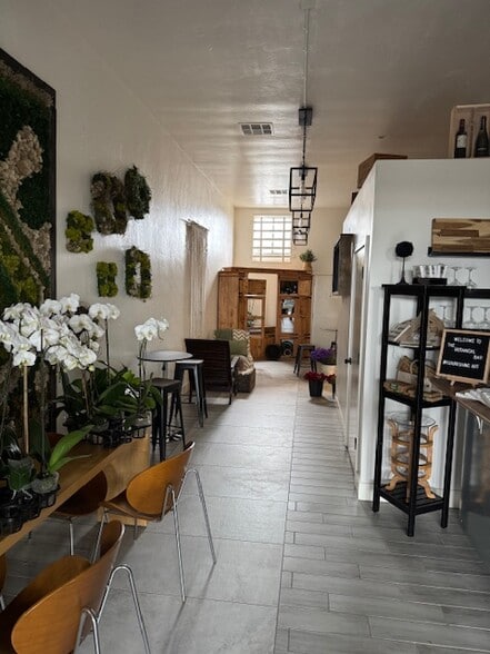 More Photos Of 407-413 E 19th St, Bakersfield Storefront For Sale