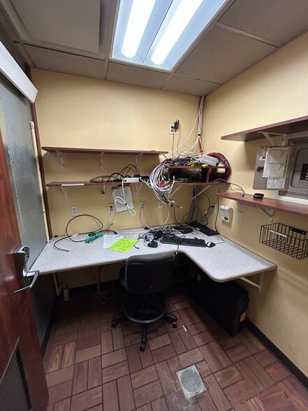 More Photos Of W188N10963 Maple Rd, Germantown Service Station For Sale