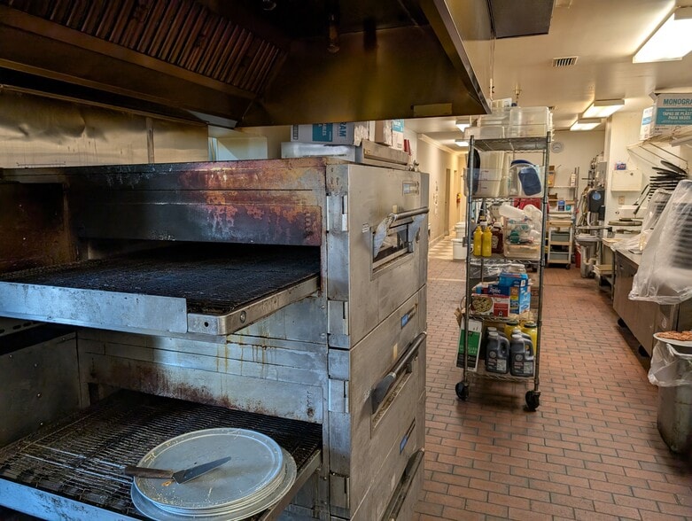 More Photos Of 1337 Baytree Rd, Valdosta General Retail For Sale