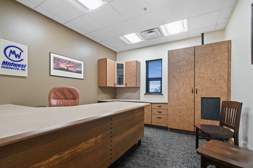 More Photos Of 1674 N Industrial Ave, Ottawa Manufacturing For Sale