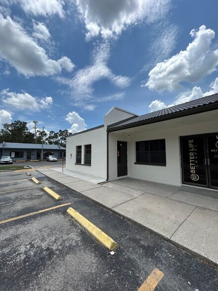 More Photos Of 102 Flagship Dr, Lutz Storefront Retail Office For Lease