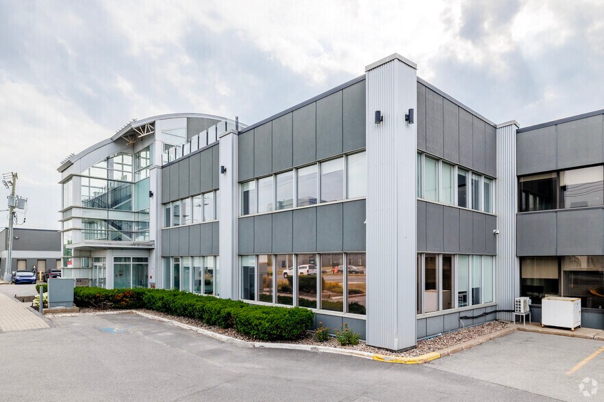 More Photos Of 4590-4600 Boul De La Côte-Vertu, Saint-Laurent Office For Lease