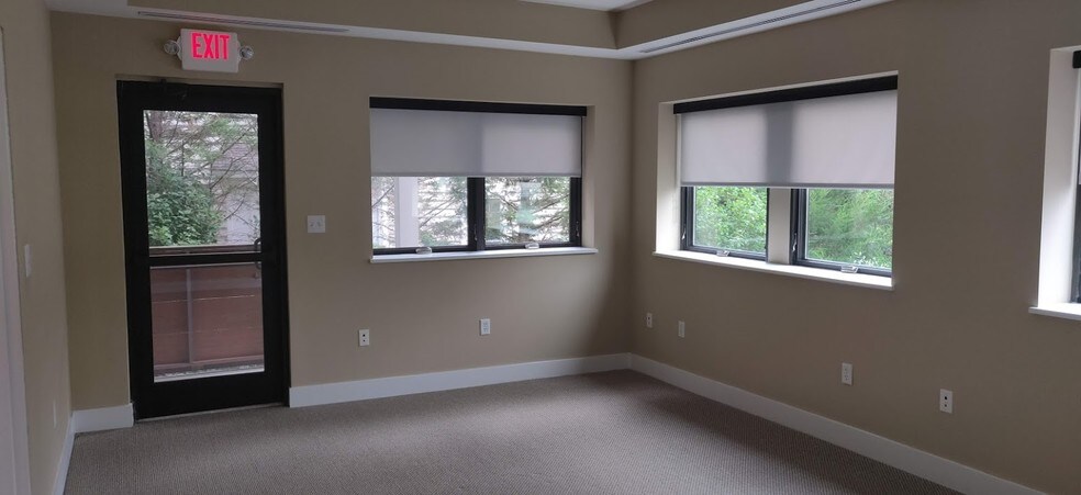 More Photos Of 6803 Whittier Ave, McLean Loft Creative Space For Lease