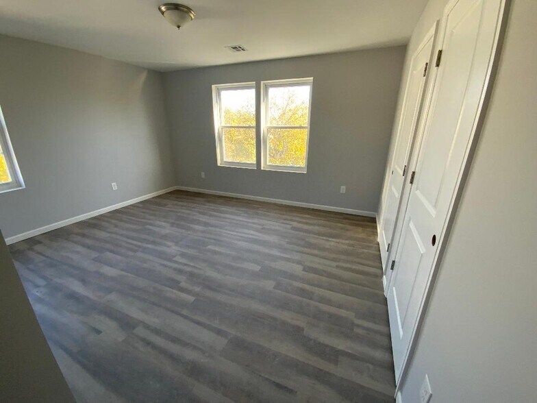 Primary Photo Of 388-390 S 6th St, Newark Apartments For Sale