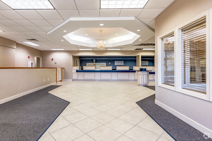 More Photos Of 2046 Bayshore Blvd, Dunedin Storefront Retail Office For Sale