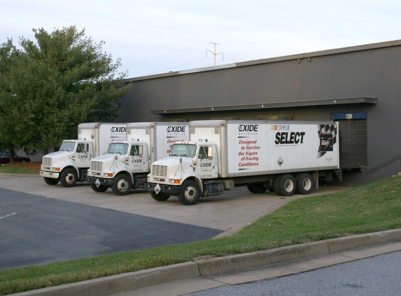 More Photos Of 5100-5190 Commerce Rd, Richmond Warehouse For Lease