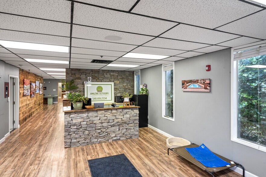 More Photos Of 310 N 21st St, Purcellville Manufacturing For Lease