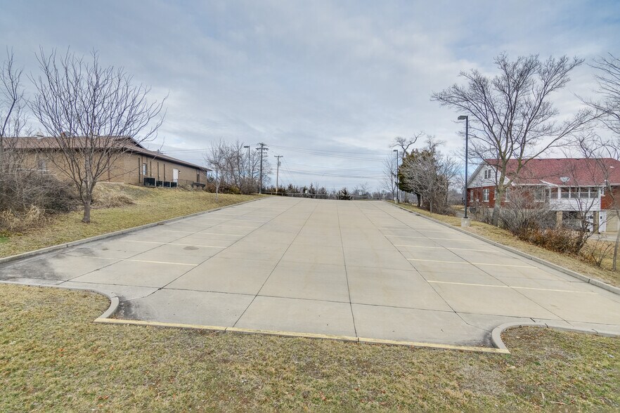 More Photos Of 2023 St. Mary's Blvd, Jefferson City Medical For Sale