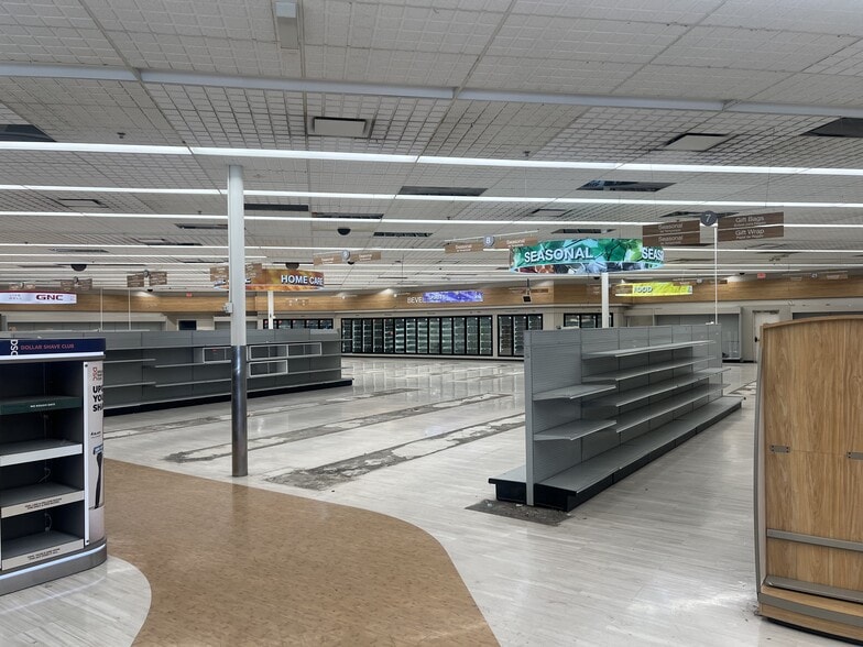 More Photos Of 1701 23rd St, Bakersfield Drugstore For Lease