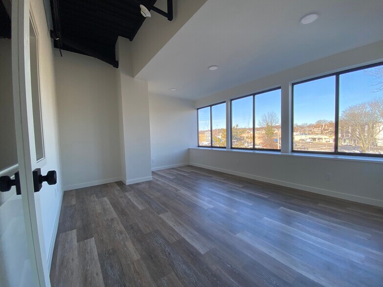 More Photos Of 16 River St, Norwalk Medical For Lease