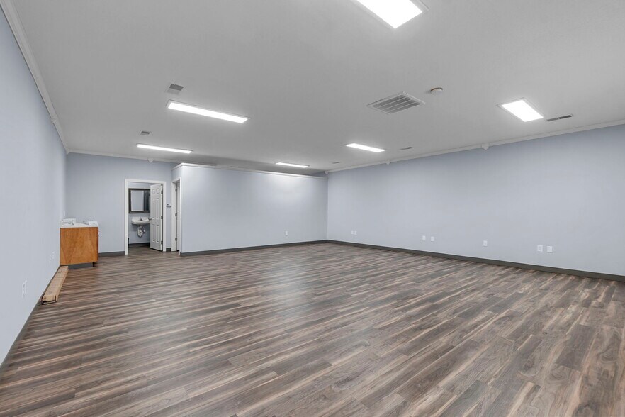 More Photos Of 2437 Myra Dr, Cape Girardeau Office For Sale