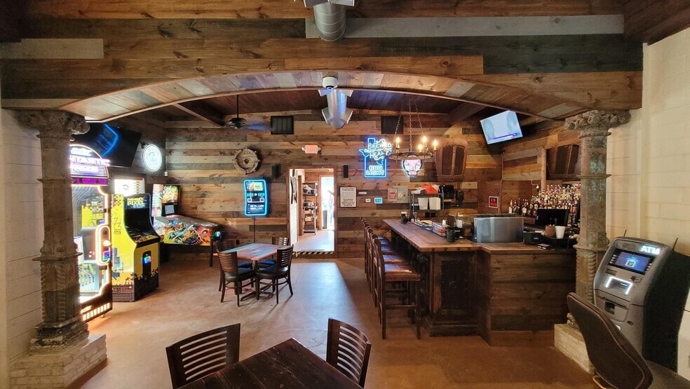 More Photos Of 1119 N Main St, Taylor Convenience Store For Sale