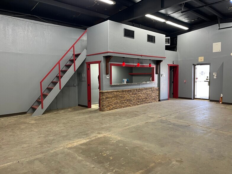 More Photos Of 11401 S Portland Ave, Oklahoma City Warehouse For Lease