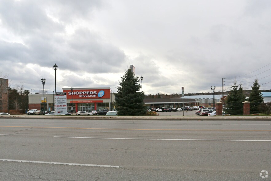 Primary Photo Of 15408 Yonge St, Aurora General Retail For Lease