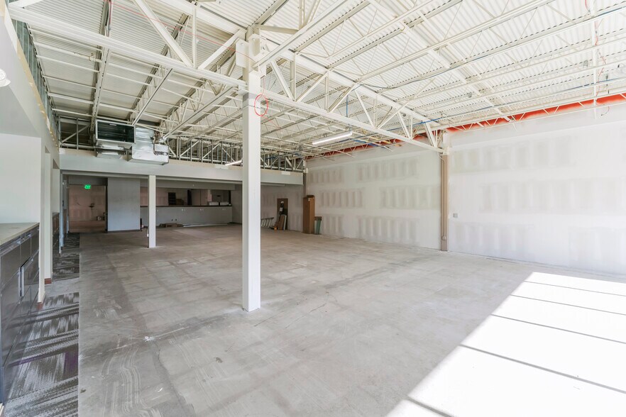 More Photos Of 470 Myles Standish Blvd, Taunton Office For Lease