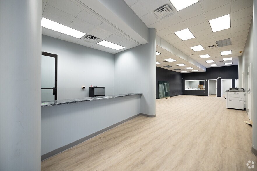 More Photos Of 424 E Grace St, Richmond Bank For Lease