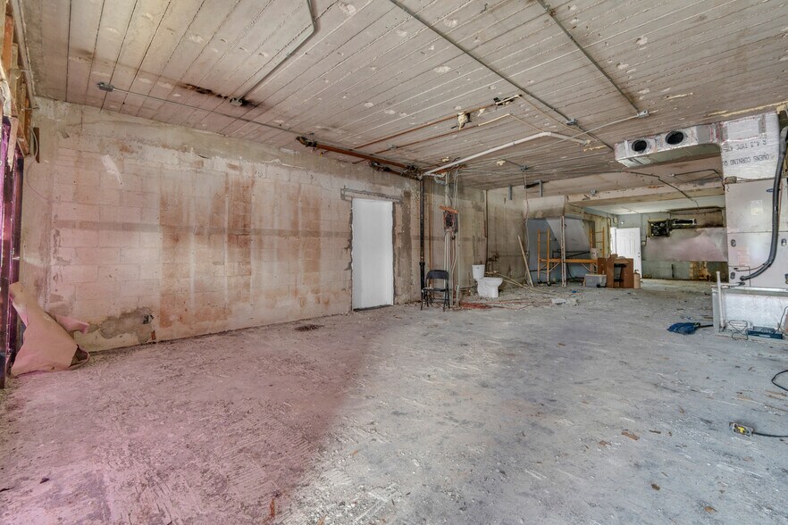 More Photos Of 1083 SE 17th St, Fort Lauderdale Convenience Store For Sale