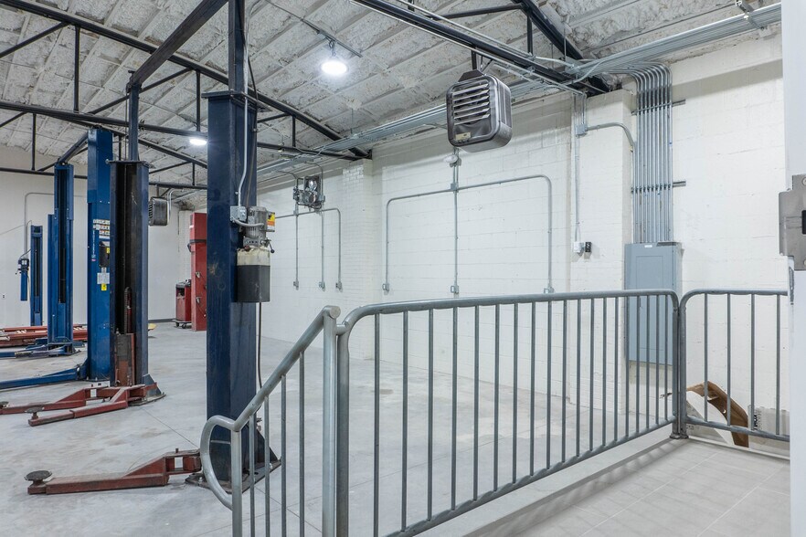 More Photos Of 122 Atando Ave, Charlotte Service For Lease