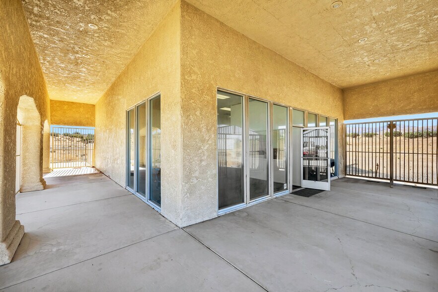 More Photos Of 2660 Pearblossom Hwy, Palmdale Office Residential For Sale