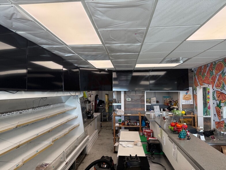 More Photos Of 469 Atlantic Blvd, Atlantic Beach Storefront For Lease