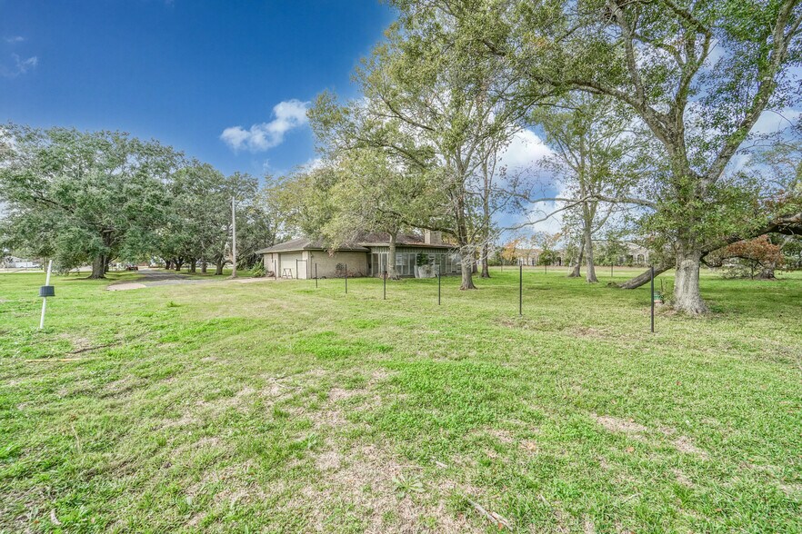 More Photos Of 503 N Friendswood Dr, Friendswood Land For Sale