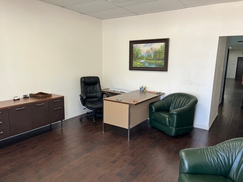 More Photos Of 501 Industrial Dr, Richardson Warehouse For Lease