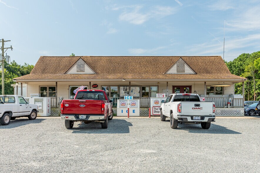 More Photos Of 16552 General Puller Hwy, Deltaville Specialty For Sale