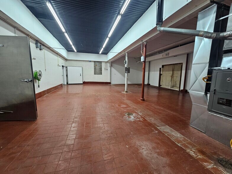 More Photos Of 4600 13th St, Great Falls Light Distribution For Lease