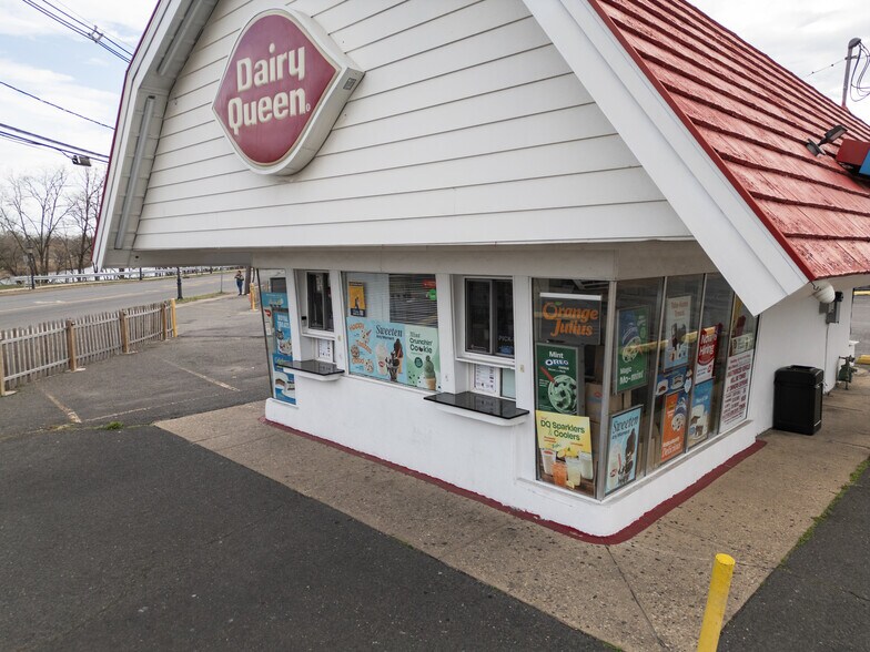 More Photos Of 735 E Hazelwood Ave, Rahway Freestanding For Sale