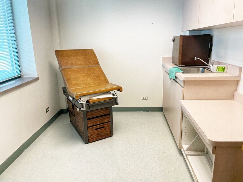 More Photos Of 1170 E Belvidere Rd, Grayslake Medical For Lease