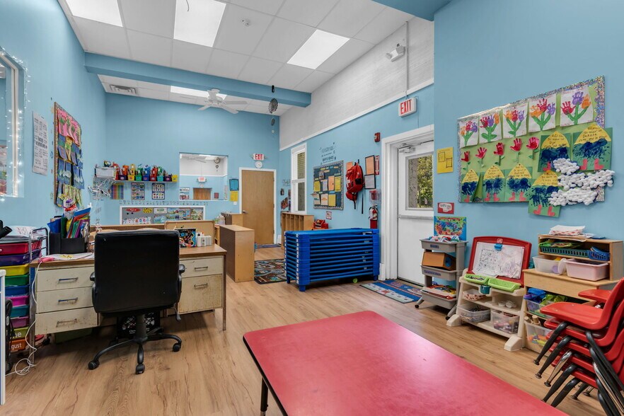 More Photos Of 321 W Farms Rd, Farmingdale Daycare Center For Sale