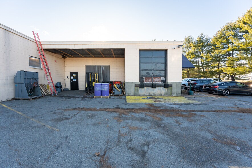 More Photos Of 116 Parker St, Newburyport Manufacturing For Sale