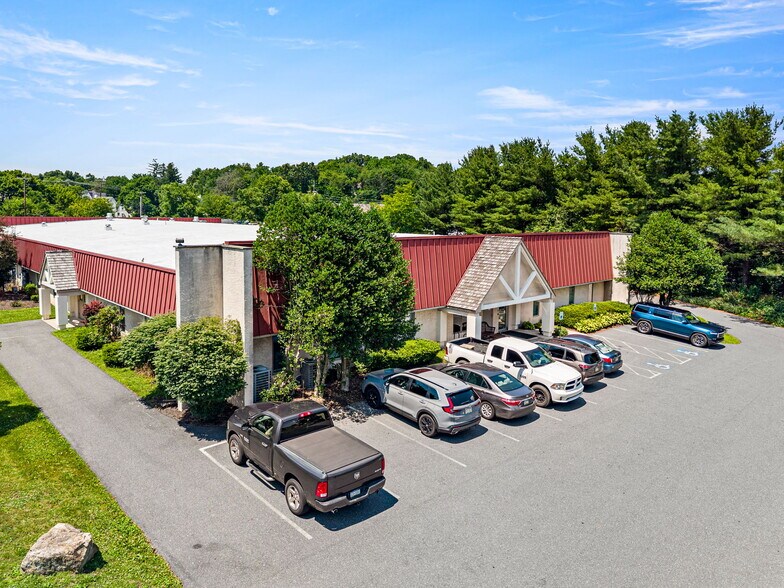 More Photos Of 51 S Pine St, Elverson Office For Sale