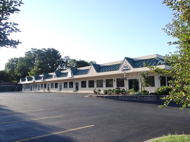 More Photos Of 10 IBM Rd, Poughkeepsie Storefront For Lease