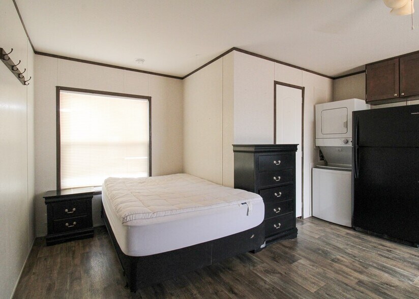 More Photos Of 7007 Farm to Market 846, Knott Office For Sale