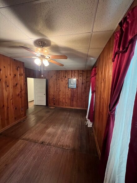 More Photos Of 615 S Washington St, Maryville Office For Sale