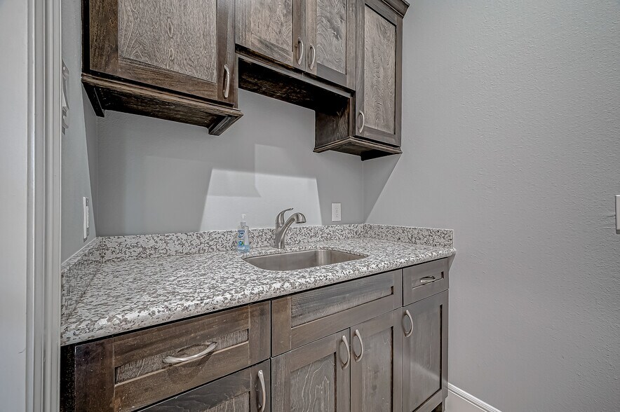 More Photos Of 18514 Green Land Way, Houston Medical For Lease