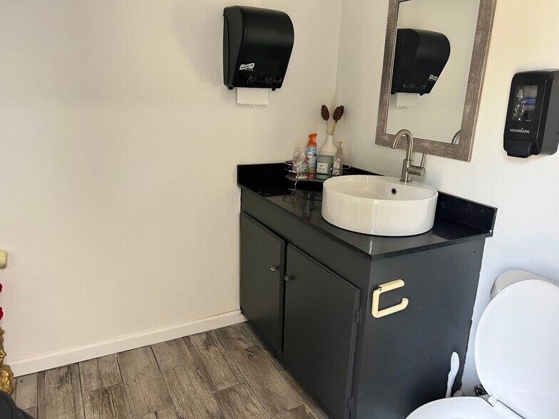 More Photos Of 7200 S Pennsylvania Ave, Oklahoma City Office Residential For Lease