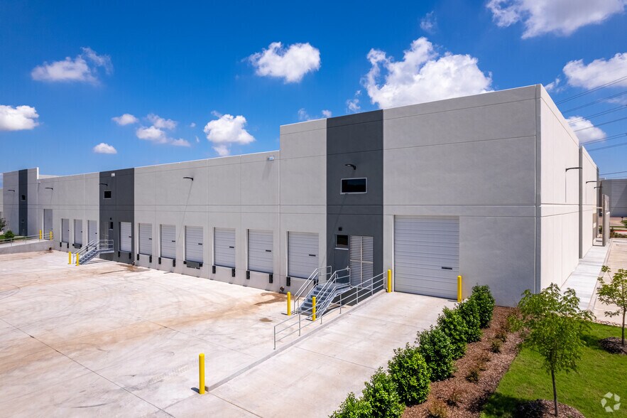 More Photos Of 2129 Bardin Rd, Grand Prairie Distribution For Sale