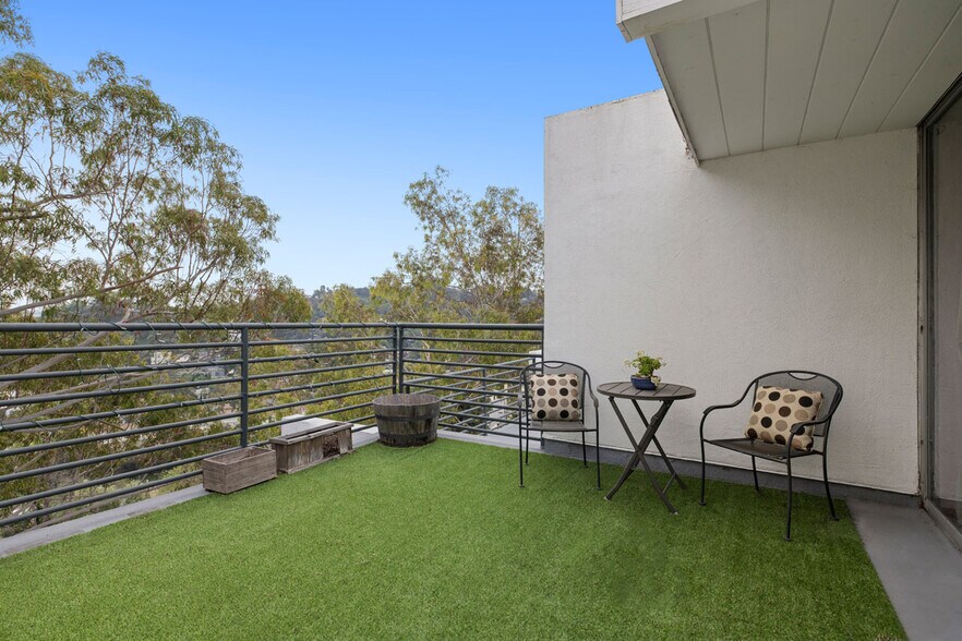 More Photos Of 2330 Silver Ridge Ave, Los Angeles Apartments For Sale