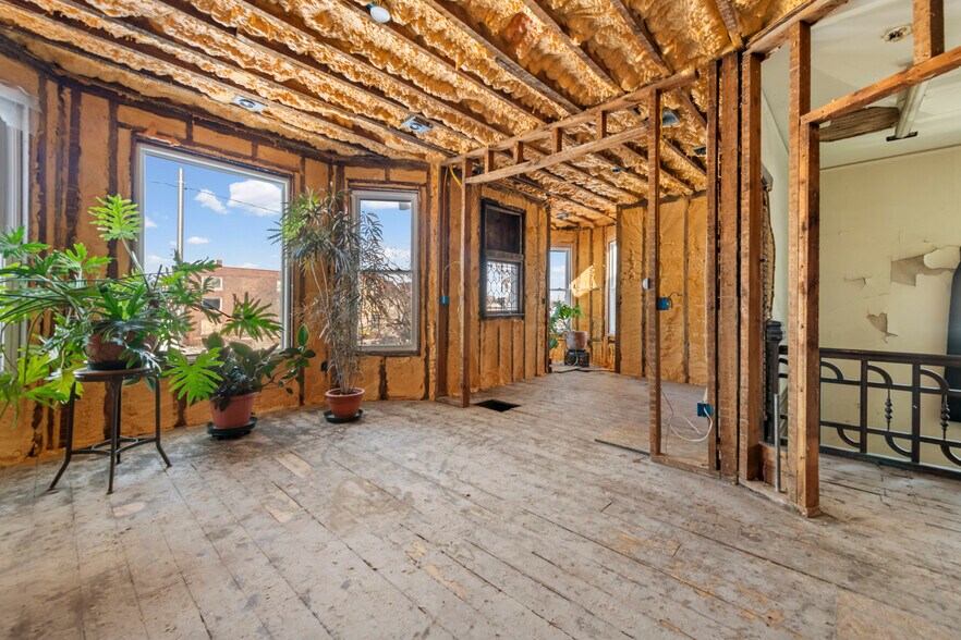 More Photos Of 3003 E Grand Blvd, Detroit Showroom For Lease