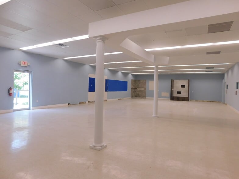 More Photos Of 5070 Industry Dr, Melbourne Manufacturing For Lease